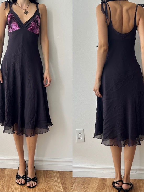 Dresses & Skirts - Vintage silk midi dress